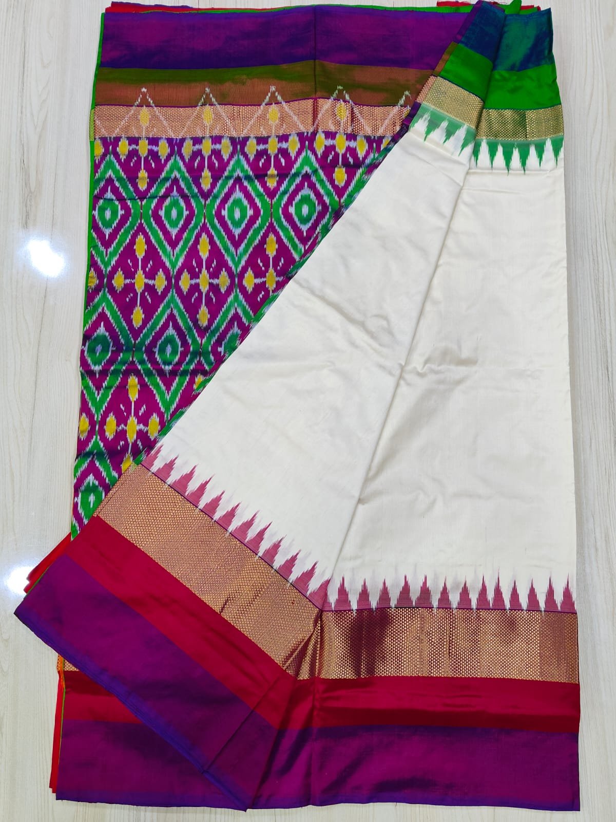 Red-Offwhite Ikkat Kumkum